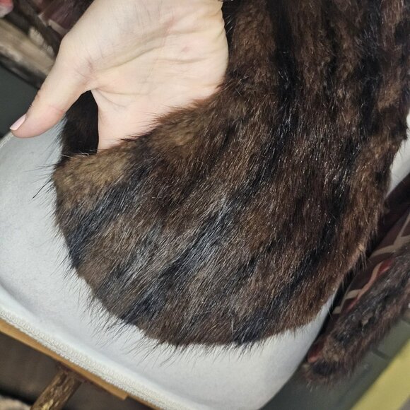 1950s Brown Beaver Fur Stole Shawl Cape Wrap Jacket Old Money Mod MCM Sz S/M - Picture 10 of 14